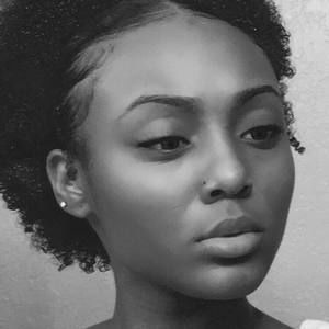 Meet your Posher, Dee